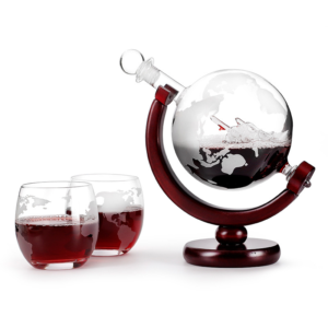 set-sticla-decantor-edman-forma-glob-pamantesc-cu-suport-din-lemn-si-2-pahare-pentru-vin-bauturi-Visiniu